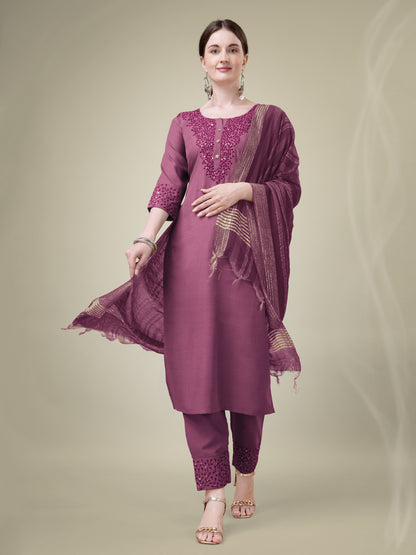 Graceful Glamour Embroidery Kurti with Pant and Dupatta Set