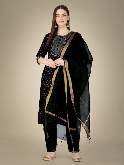 Elegant Heritage Embroidery Kurti with Pant and Dupatta Set