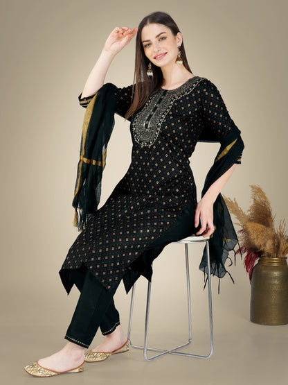 Elegant Heritage Embroidery Kurti with Pant and Dupatta Set