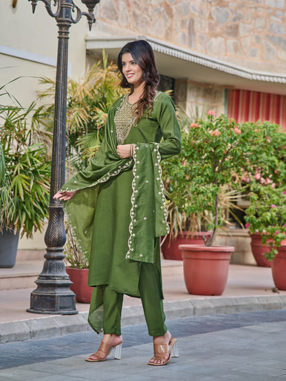 Graceful Gleame Embroidered kurta with pant and dupatta set