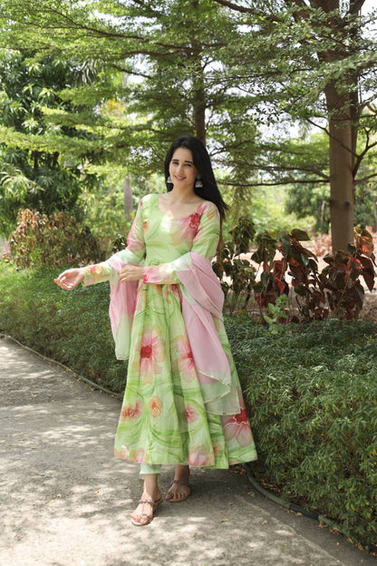 Stunning 3-Piece Anarkali Suit Set – Luxurious Muslin with Foil Work.